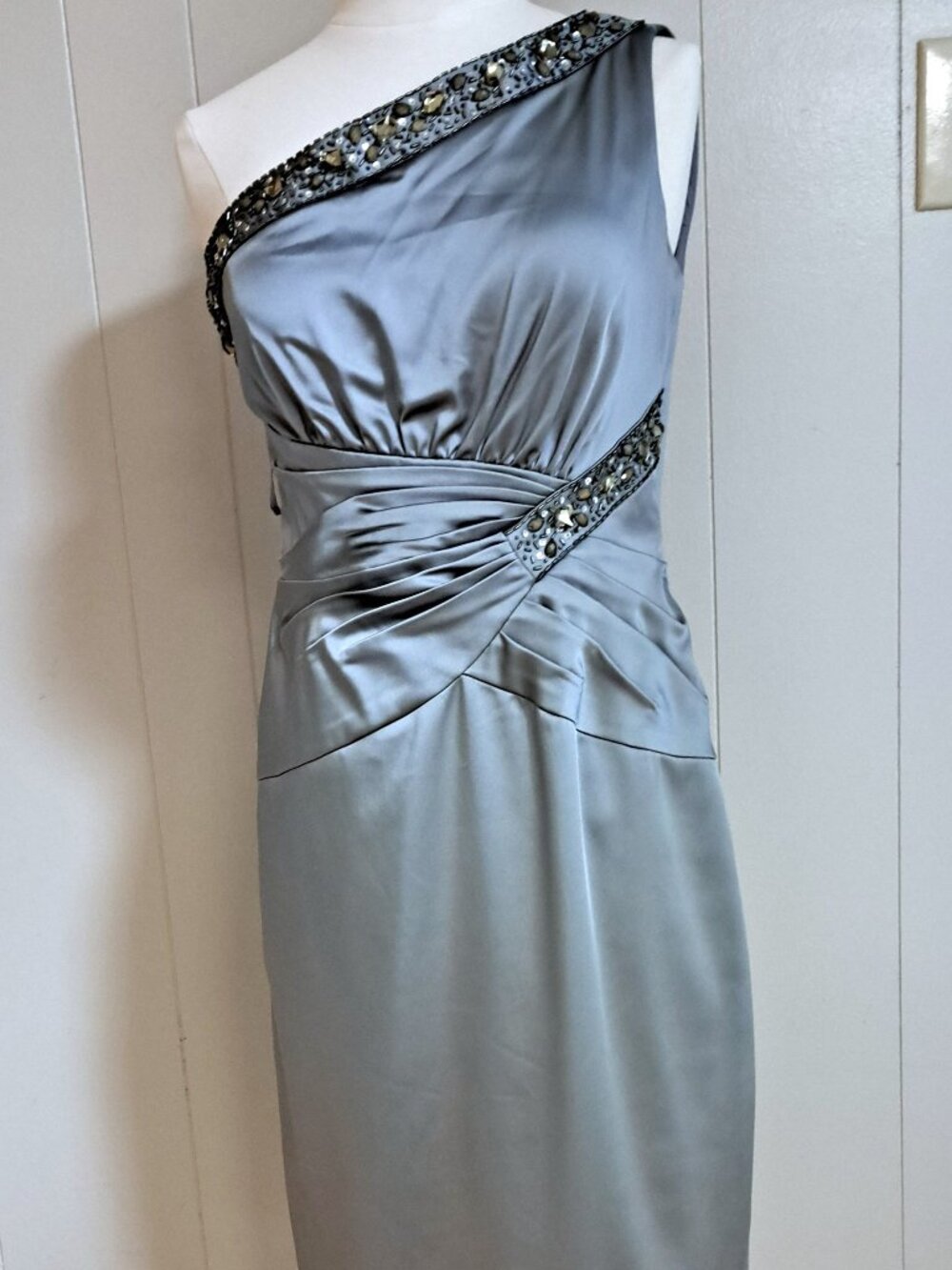 FANCY GREY LADIES DRESS W RHINESTONES & SEQUIN DESIGN SIZE 4 FESTIVE 4 HOLIDAY